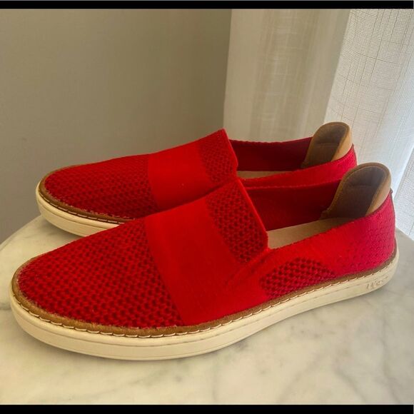 UGG Sammy Slip-On  6 - Picture 4 of 9